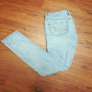 SOLDRipped straight lightwash american eagle jeans